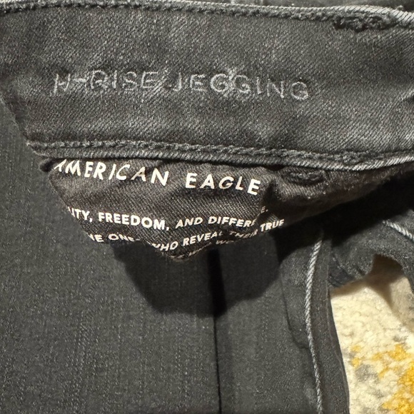 American Eagle Outfitters Black Skinny Jeans with Distressed Details - Picture 6 of 7